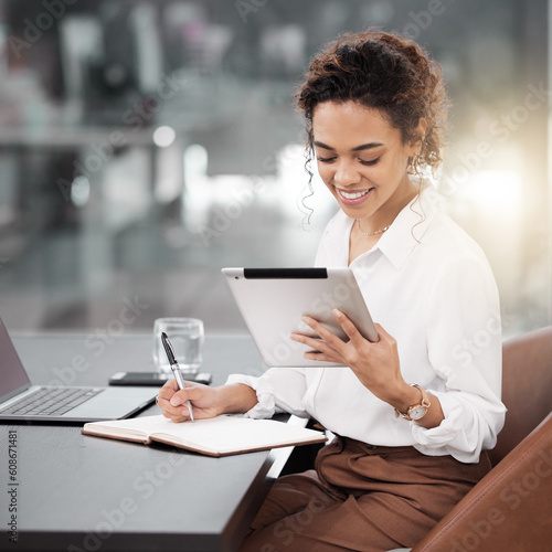 Canvas-taulu Tablet, business woman and accountant taking notes, smile and working on project