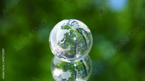 エコイメージ　森林　ガラスの地球