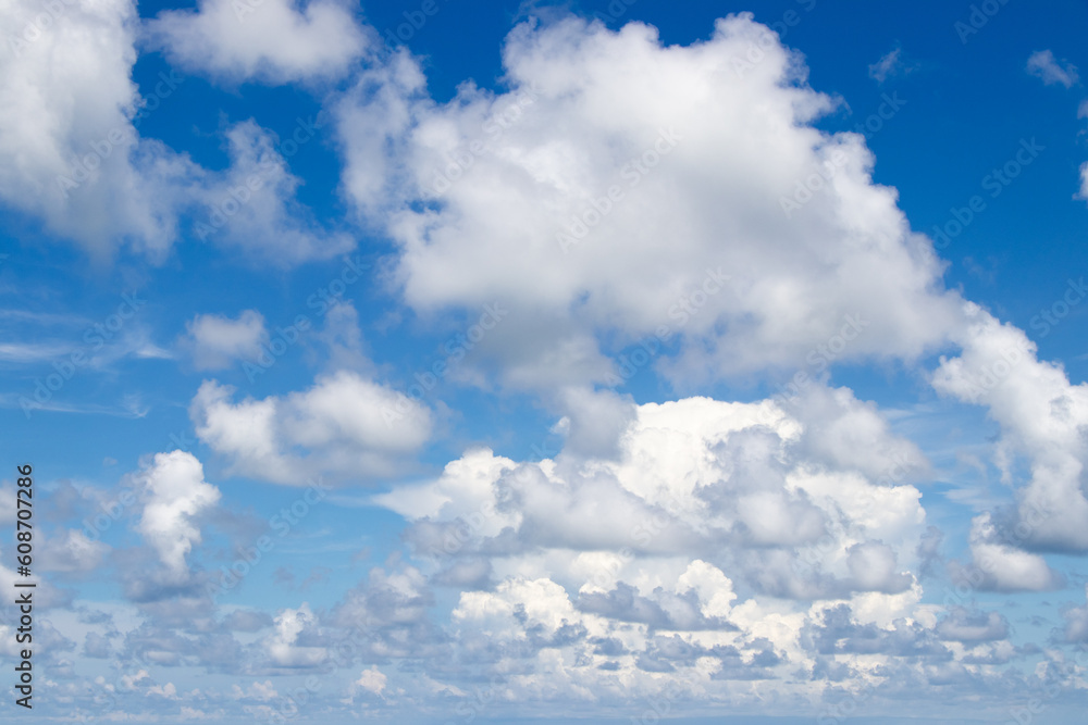 Fototapeta premium Clear blue color sky with white cloud background