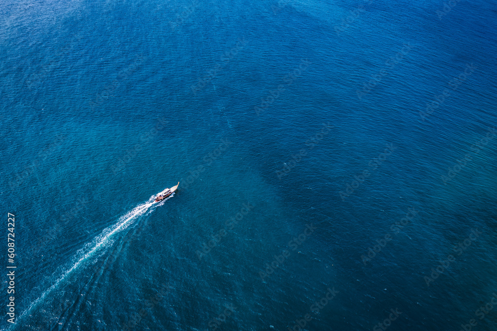 Naklejka premium Traditional wooden boat sailing in tropical blue sea on summer
