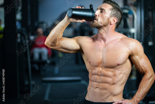 Quadro su tela Strong, fit, athletic, attractive man in a gym