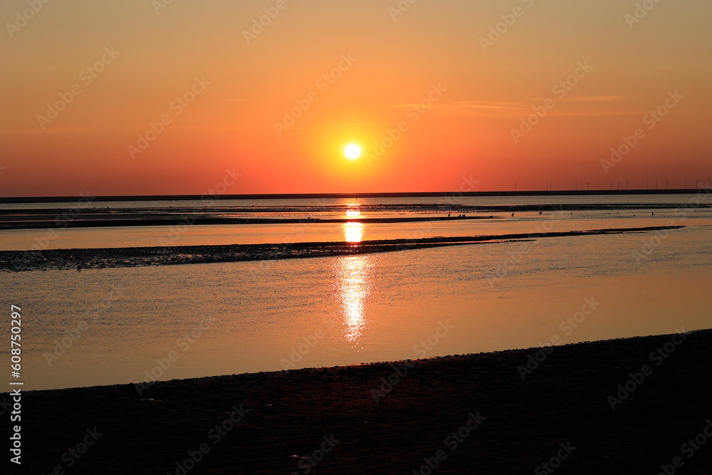 Sonnenuntergang auf der Nordsee von der Insel Borkum