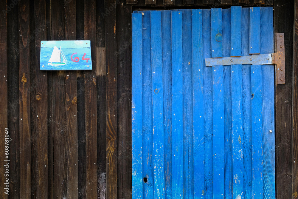 porte en bois d'une cabane du bassin d'Arcachon porte en bois d'une cabane du bassin d'Arcachon