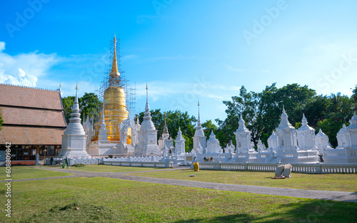 Photography Golden relics in the temple