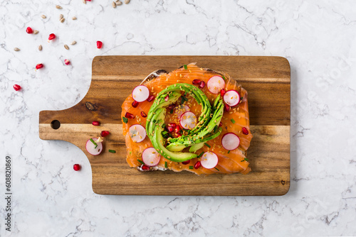 Tartine au saumon et avocat