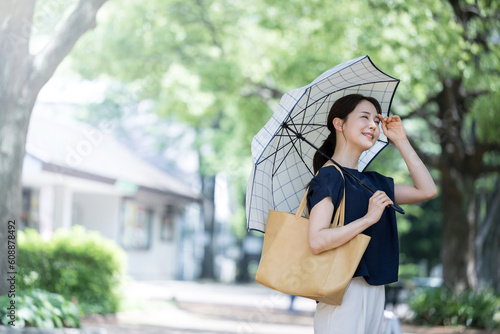 Canvas Print UV protection Beautiful Asian woman looking up with parasol　