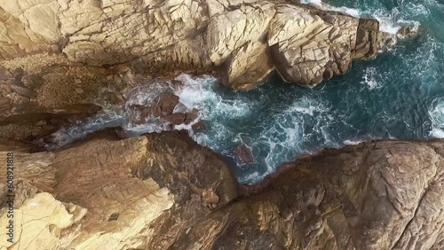 Vista aéra de un acantilado en mar de Oaxaca, México. photo