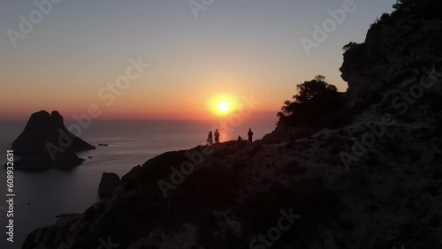 Ibiza Atardecer desde lo alto de las montañas de Es Cubells con vistas a Es Vedra con Drone