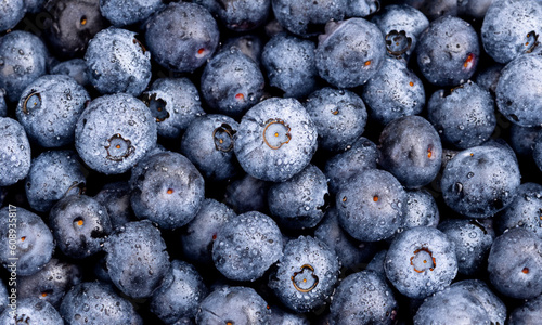 Frische reife Blaubeeren in Nahaufnahme. Angeboten auf einem lokalen Wochenmarkt. Gesunde ernährung, Beeren