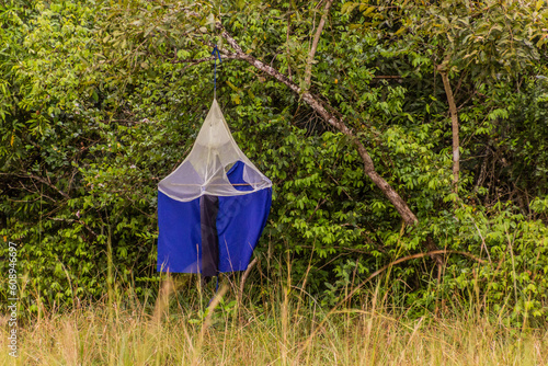 Quadro su tela Tse tse fly trap in Ziwa Rhino Sanctuary, Uganda