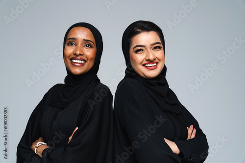 Photography Beautiful arab middle-eastern women with traditional abaya in studio