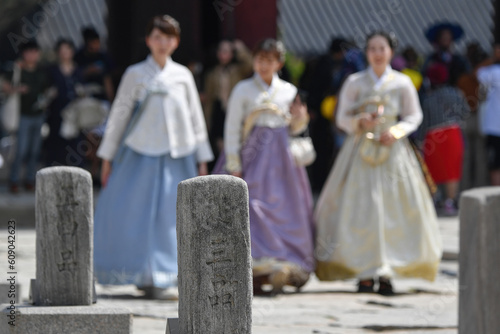 Canvas Print Tourists experience history wearing hanbok, a traditional costume, at the Gyeongbokgung Palace, a royal palace of the Joseon Dynasty in downtown Seoul