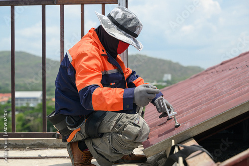 Fototapeta Professional engineer worker installing solar panels system on rooftop