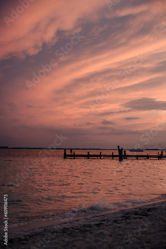 Atardecer con muelle