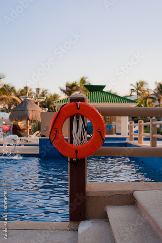 Salvavidas en piscina