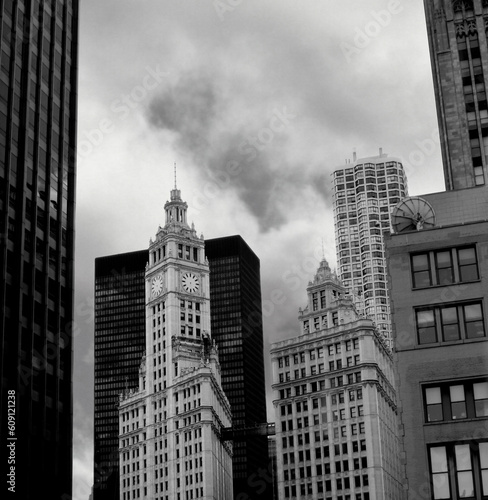 Building in black and white (chicago)