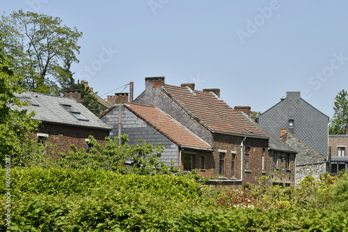 Toits de maisons traditionnelles à Landelies (Montigny-le-Tilleul) photo