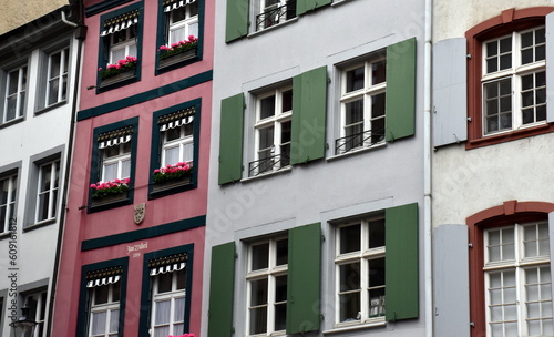 Häuser in einer Gasse in Basel © christiane65