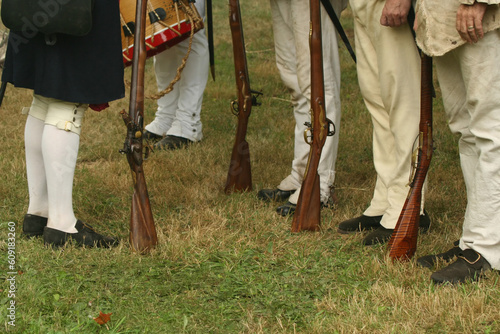 Foto A Colonial Soldier Inspects His Subordinates