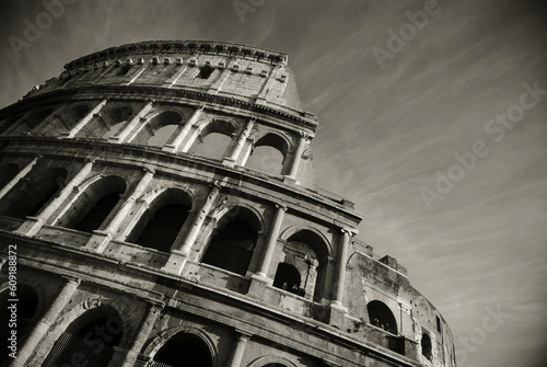 Photography stunning view of the roman colosseum in black and white