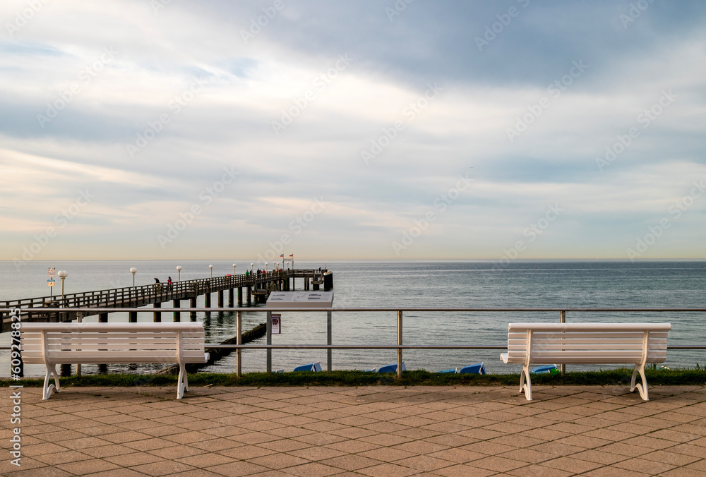 Parkbank, Aussichtsbänke an der Strandpromenade von Stadt Ostseebad Kühlungsborn, Landkreis Rostock, Ostseeküste, Mekclenburg-Vorpommern, Deutschland