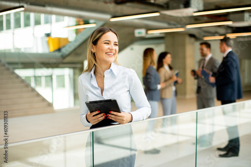 Young business woman with d...