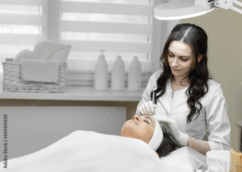 Fototapeta premium A professional procedure for deep cleansing of facial skin is presented, where the cosmetologist uses advanced methods and means to ensure the best results of skin care.