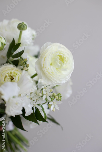 The best bouquet with white color flowers