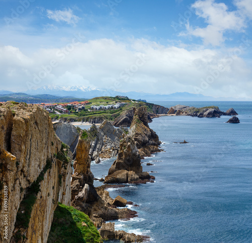 Fototapeta Naklejka Na Ścianę i Meble -  Atlantic ocean coastline near Portio Beach