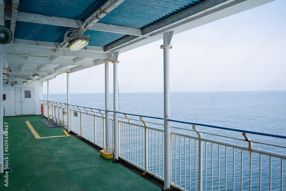 海　フェリーの船内と風景
