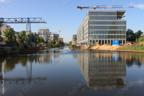 Strukturwandel in Berlin-Neukölln; Blick vom Kiehlufer photo