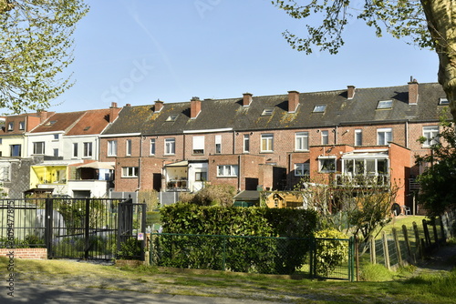 Façades arrières de maisons uni-familiales avec leur jardin à Kessel-Lo à l'ouest de Louvain 
