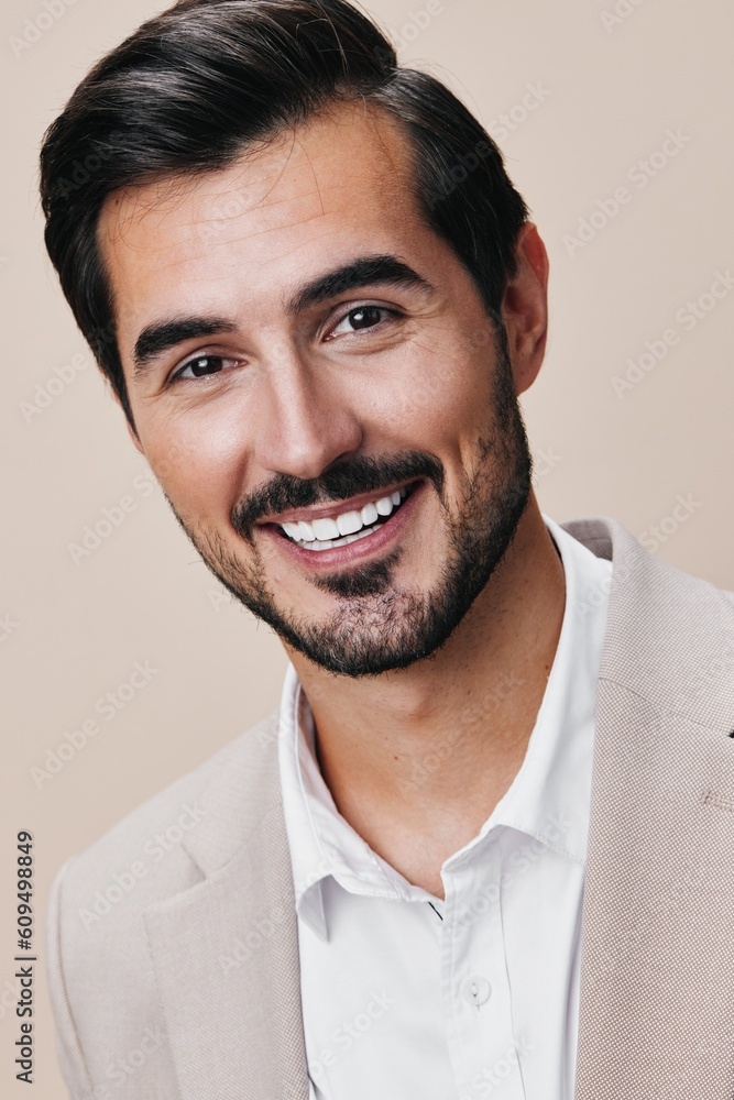 Obraz premium man suit handsome happy businessman smiling portrait successful beige business copyspace
