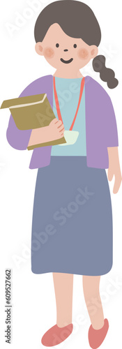 書類を持っている女性