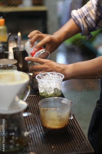 barista making a cup of coffee in the coffee shop