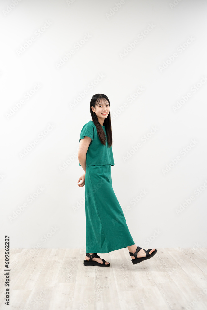 爽やかな若い女性