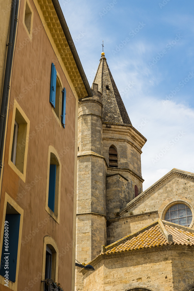 Clocher de l'Eglise Sainte-Madelaine depuis la Rue Trencavel