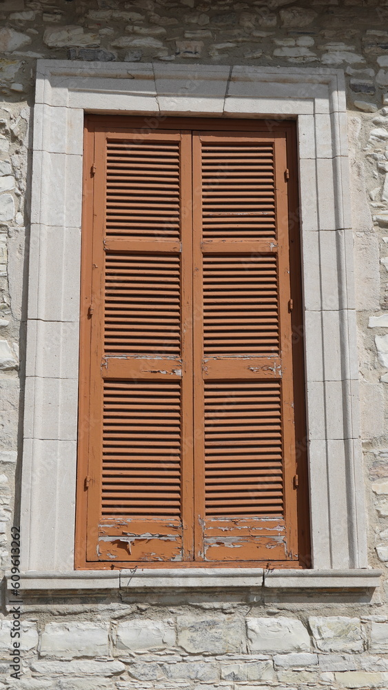 Drewniana okiennica okno architektura cypr - obrazy, fototapety, plakaty 