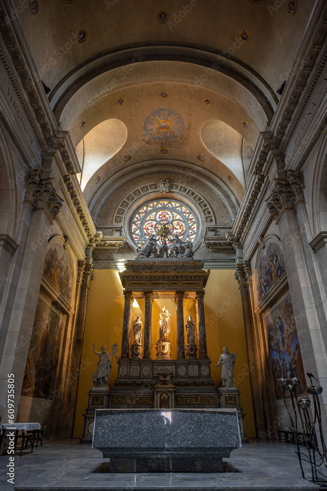 Obraz premium Cathedral interior with neoclassical design
