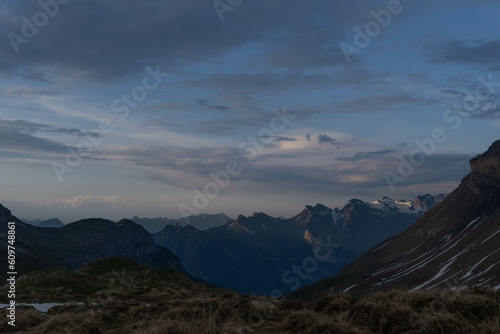 Fototapeta Naklejka Na Ścianę i Meble -  Morning hour in a quiet bernese valley