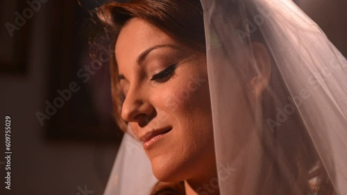 servizio fotografico ad una sposa durante il giorno del suo matrimonio photo