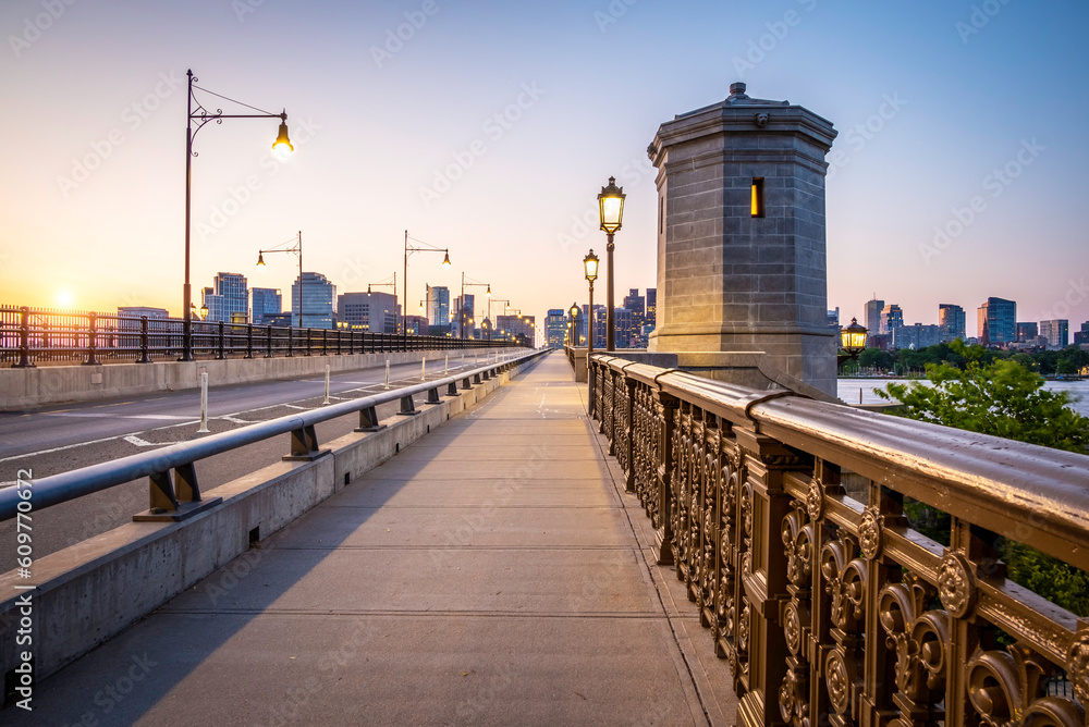 Φωτογραφία The historic architecture of Boston in Massachusetts, USA at Backbay neighborhood on a sunny summer day at sunrise