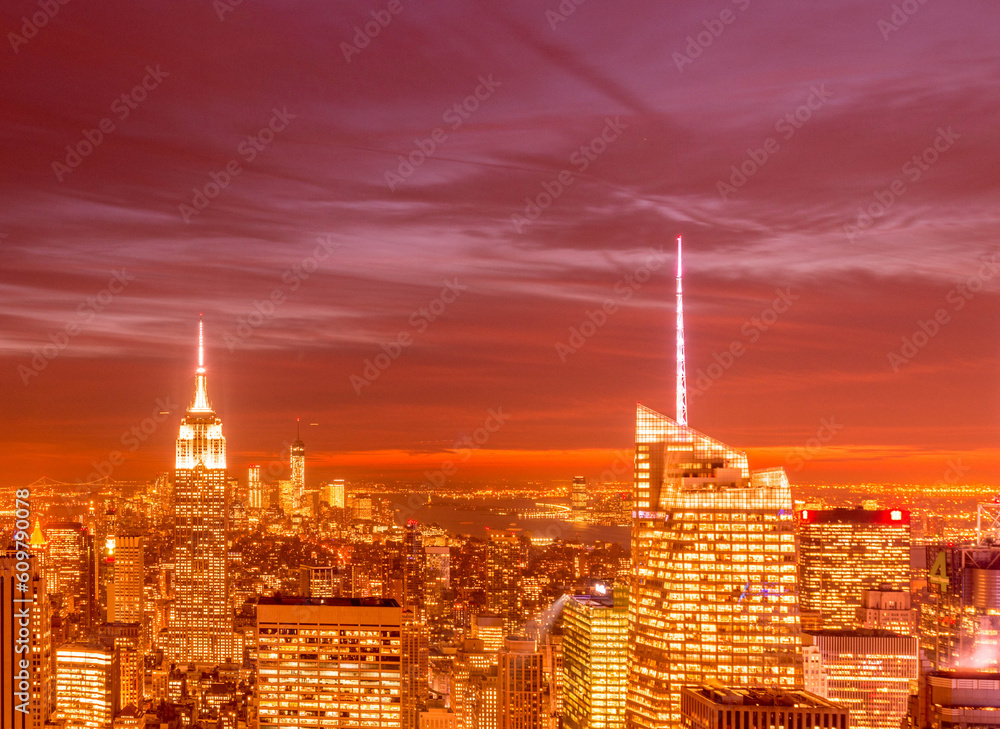 Obraz premium Night view of New York Manhattan during sunset