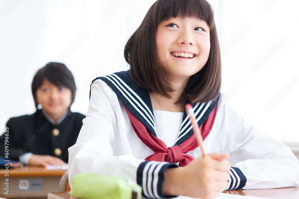 授業中の中学生