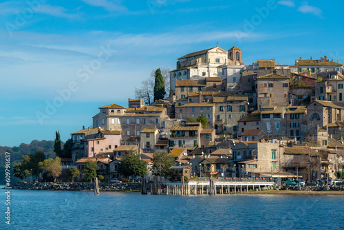 Le village médiéval d'Anguillara Sabazia en Italie