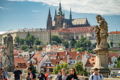 Fotografia Charles bridge and the Prague castle in summer, Czech Republic.