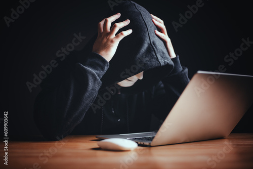 Fotografía Hackers frustrated upset and hold temples head by two hands to tricking victims transferring money or hacking personal data laptop computer