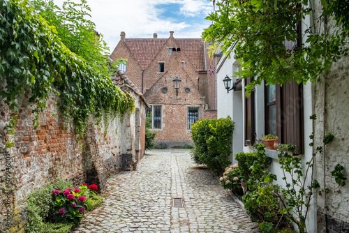 Fényképezés Empty Cobblestone street or laneway in the Groot Begijnhof, the large beguinage of the medieval city of Mechelen, Flanders, Antwerp, Belgium