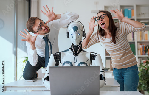Canvastavla Office workers mocking their robot colleague
