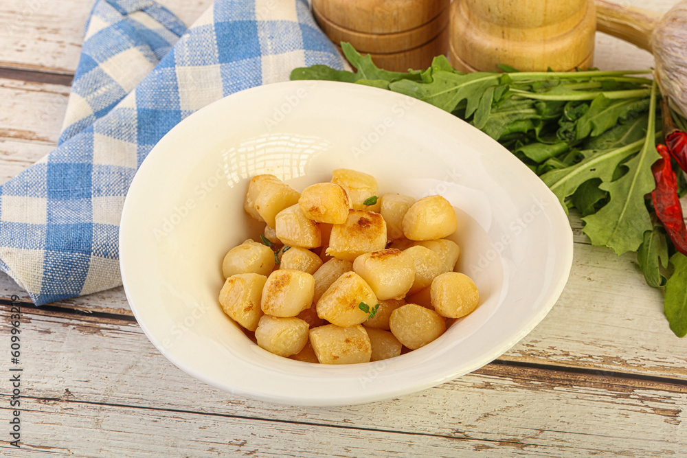 Roasted delicous scallop in the bowl Roasted delicous scallop in the bowl